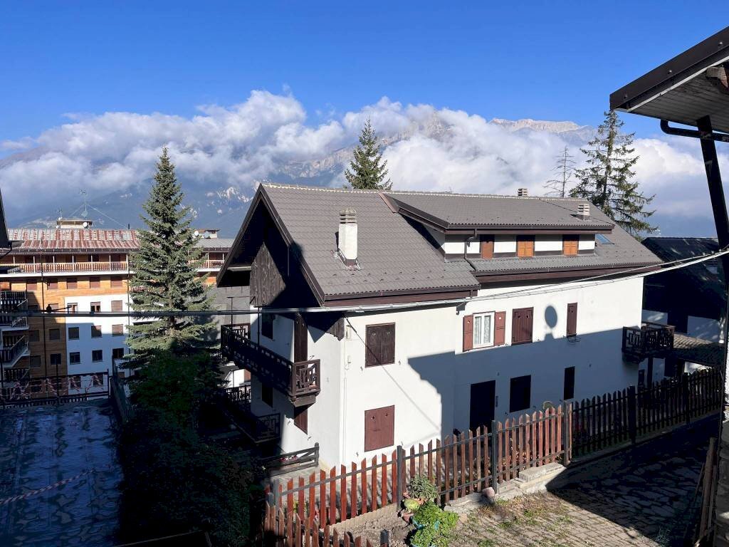 Facciata - Quadrilocale via Clotes, 39, Sauze d'Oulx - foto 1