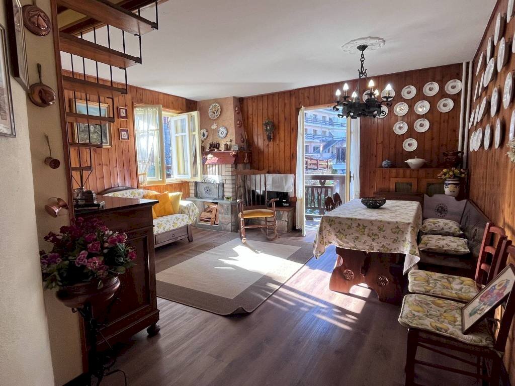 Soggiorno - Quadrilocale via Clotes, 39, Sauze d'Oulx - foto 2