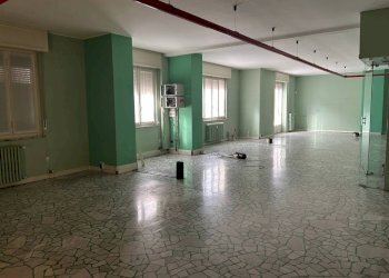 Ufficio - Office via Como, Varese - photo 1