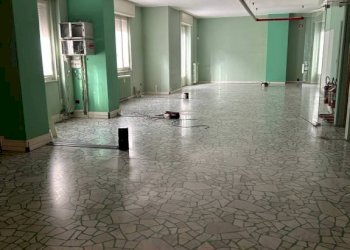 Interno non residenziale - Office via Como, Varese - photo 4