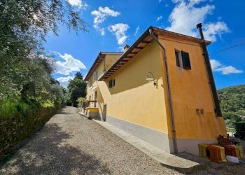 Cortile interno - Villa via Montalbano, Carmignano - foto 11