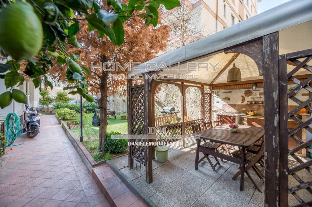 Giardino - Quadrilocale via Giuseppe Massarenti, Genova (zona Sestri Ponente) - foto 1