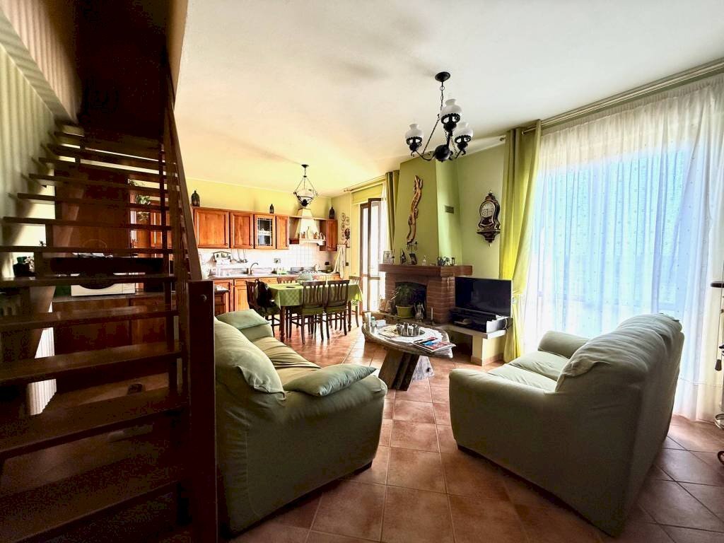 Soggiorno - Trilocale via del Porto, 249/5, Carmagnola - foto 3