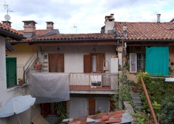 Facciata - Casa indipendente via Giuseppe Avezzana, 11, Chieri - foto 1