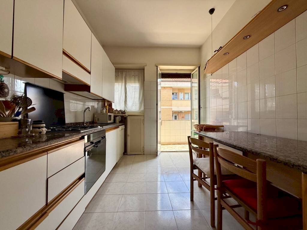 Cucina - Trilocale via Bartolomeo Intieri, Roma - foto 3