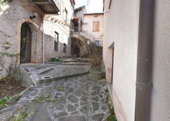 Cortile interno - Rustico Località La Valle, Trevi - foto 9