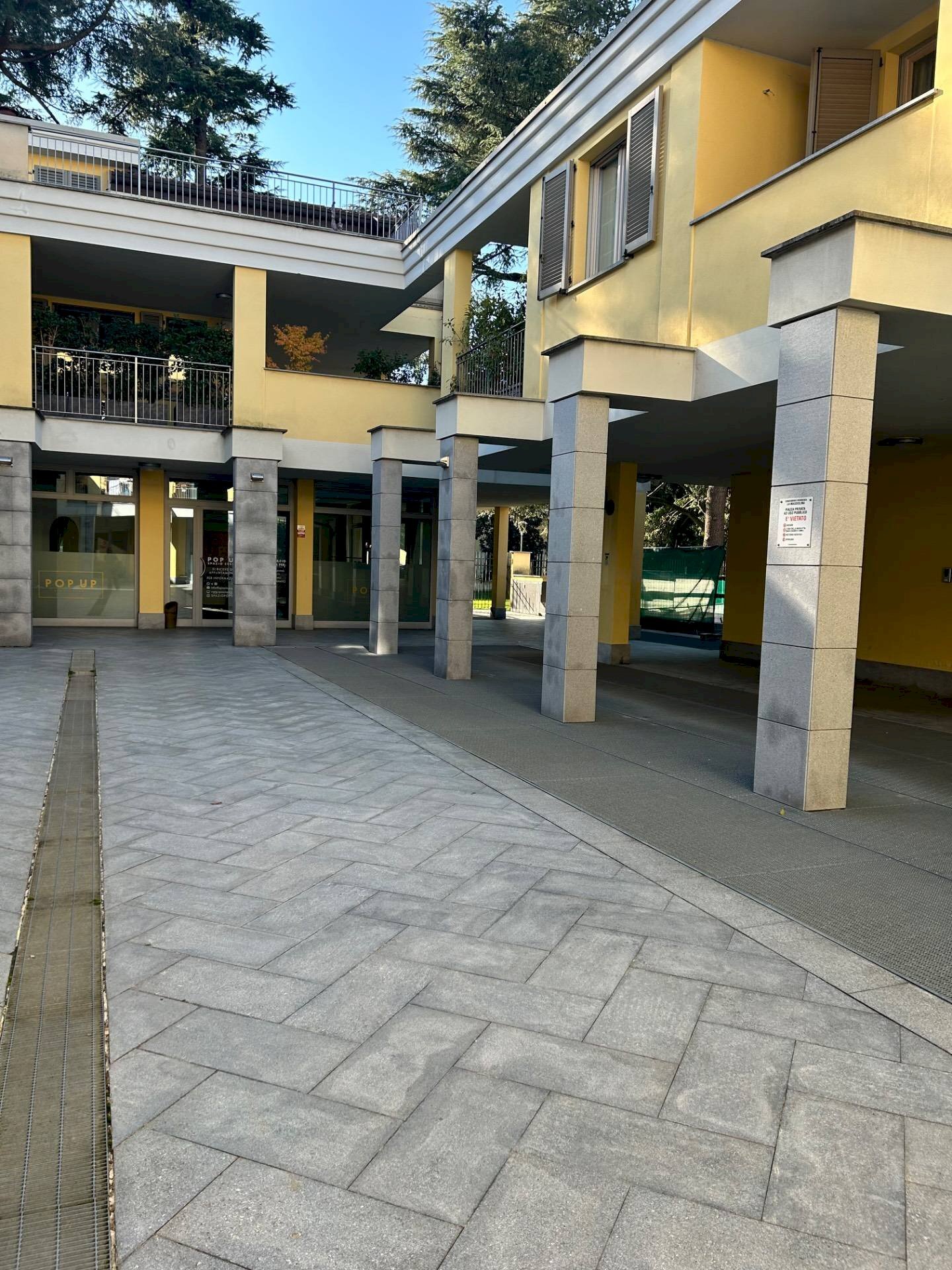 Foto 1 - Locale Commerciale PIAZZA GIUSEPPE MAGGIOLINI
 
29, Parabiago - foto 1