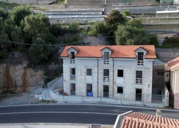 Facciata - Bilocale corso Mentone, 48, Ventimiglia - foto 39