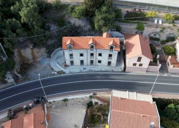 Facciata - Bilocale corso Mentone, 48, Ventimiglia - foto 13