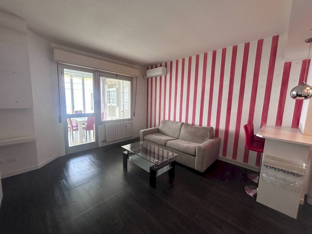 Salone - Trilocale viale dei Pepi, 91, Ospedaletti - foto 2