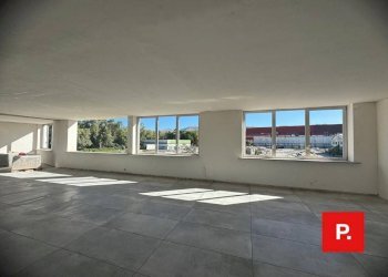 Foto 3 - Office VIA MELVIN JONES, Caserta - photo 3