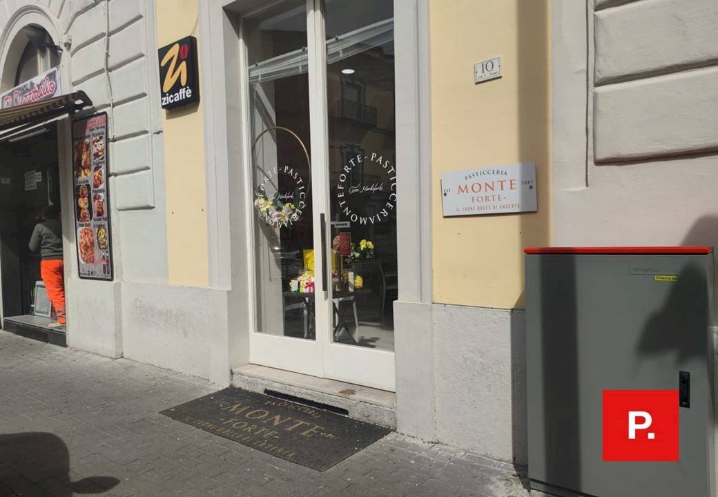 Foto 1 - Commercial Premises via turati
 
8, Caserta - photo 1