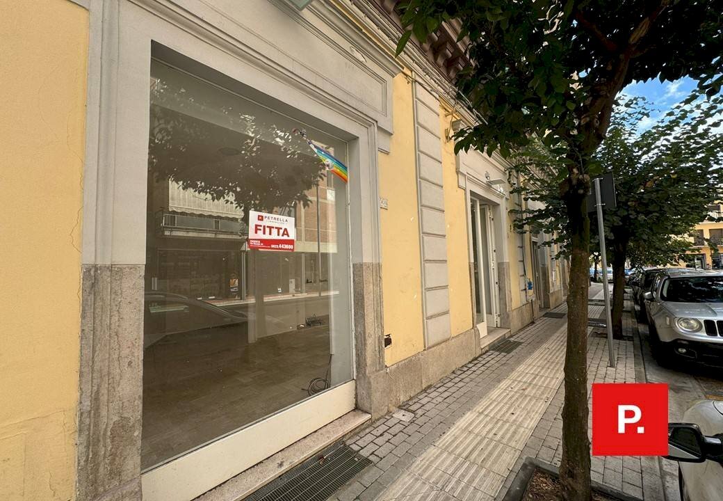 Foto 2 - Commercial Premises Via Turati, Caserta - photo 2