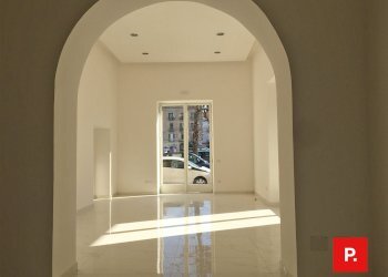 Foto 2 - Locale Commerciale piazza matteotti
 
35, Caserta - foto 2