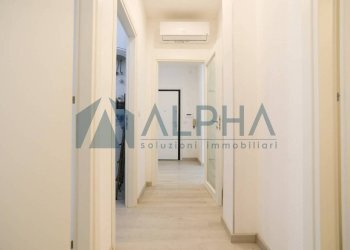 Corridoio - Three-room apartment piazza del Popolo, Cesena - photo 9