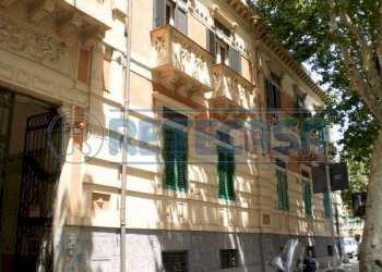 palazzo - Trilocale Via Garibaldi is 457  375, Messina - foto 1