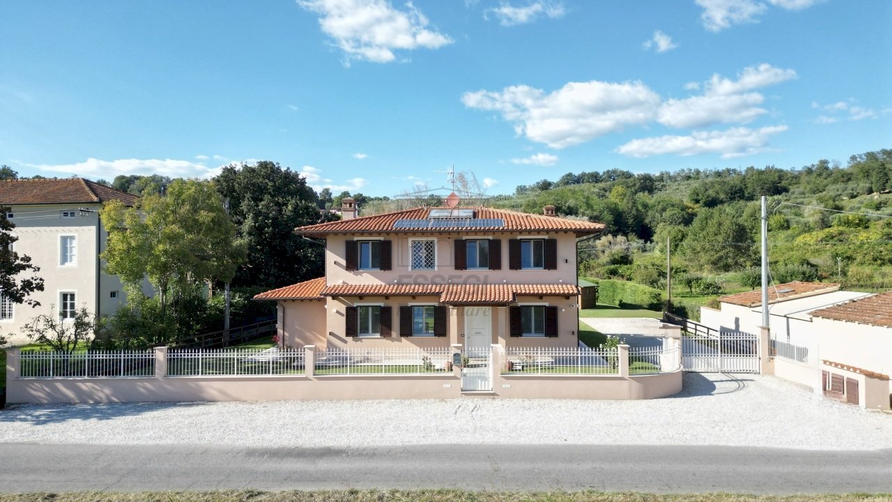 vendesi villetta con giardino privato e piscina ca - Villa Via di San Ginese, Capannori - photo 1
