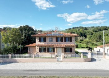 vendesi villetta con giardino privato e piscina ca - Villa Via di San Ginese, Capannori - foto 1