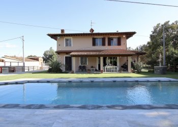 vendesi villetta con giardino privato e piscina ca - Villa Via di San Ginese, Capannori - foto 3