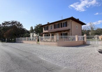 vendesi villetta con giardino privato e piscina ca - Villa Via di San Ginese, Capannori - foto 9