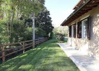 vendesi villetta con giardino privato e piscina ca - Villa Via di San Ginese, Capannori - foto 12