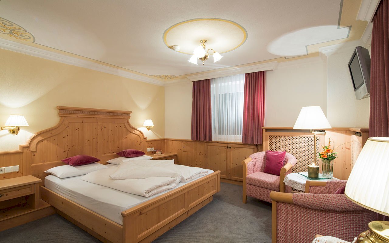 doppia-superior-fuxia-cuscine-01.jpg - Bed & Breakfast Via Vittorio Emanuele II, Lucca - foto 1