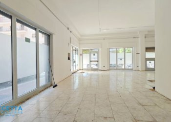 locale - Commercial Premises Via Dica di Genova 50, Taranto - photo 1