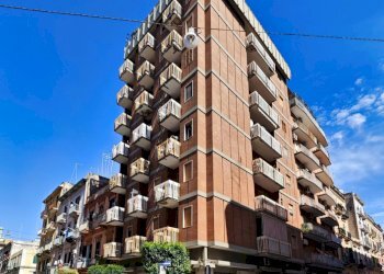 facciata - Commercial Premises Via Dica di Genova 50, Taranto - photo 3