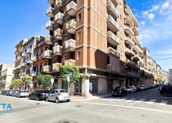 facciata - Commercial Premises Via Dica di Genova 50, Taranto - photo 4