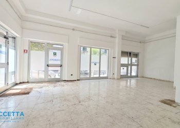 locale - Commercial Premises Via Dica di Genova 50, Taranto - photo 5