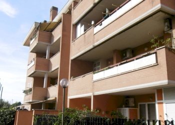 P1010001.JPG - Trilocale VIA LORENZO ALLIEVI, Roma - foto 1