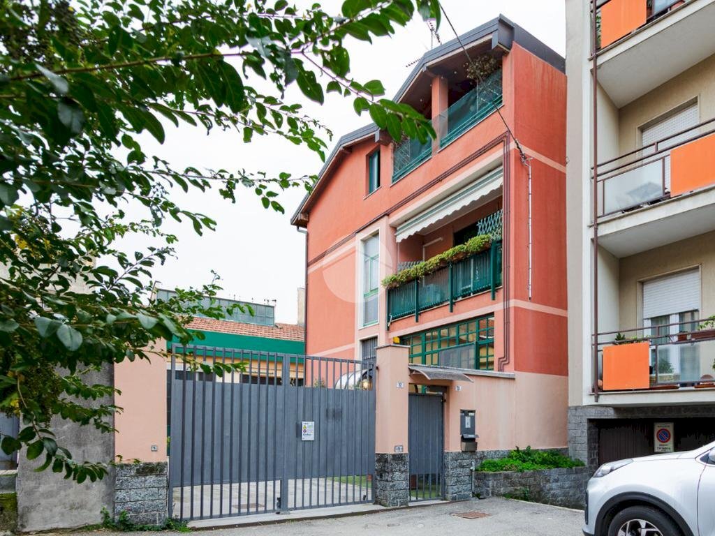 Three-room apartment Via Arona, Bollate - photo 2