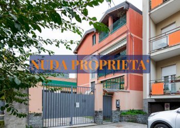 Three-room apartment Via Arona, Bollate - photo 1