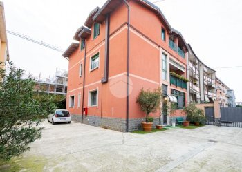 Three-room apartment Via Arona, Bollate - photo 3