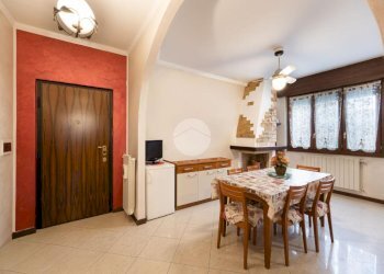 Three-room apartment Via Arona, Bollate - photo 7