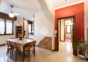 Three-room apartment Via Arona, Bollate - photo 8