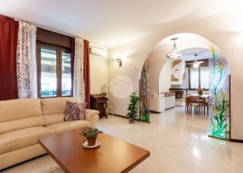 Three-room apartment Via Arona, Bollate - photo 16
