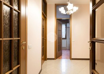Three-room apartment Via Arona, Bollate - photo 23