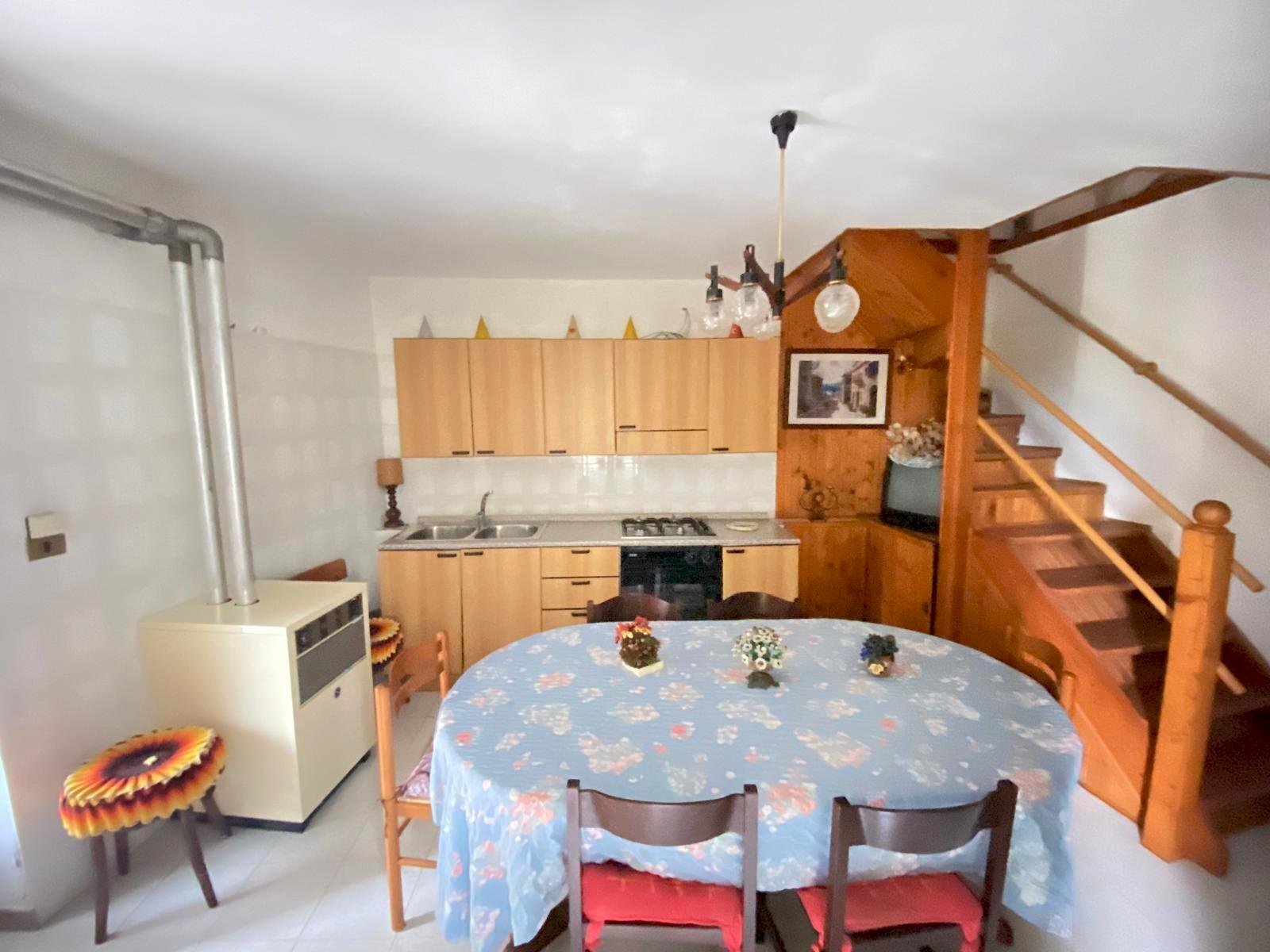 cucina - Casa semi indipendente Borgata Combavacce, s.n.c., Perosa Argentina - foto 3