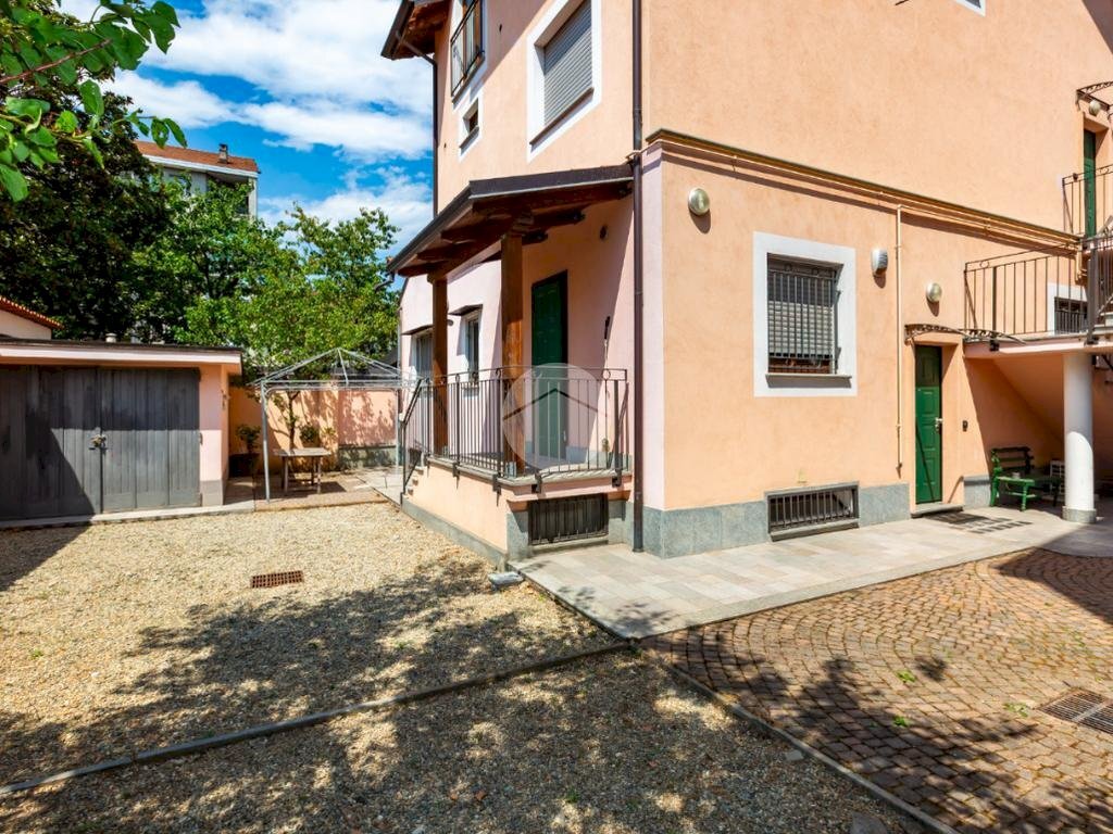 Portion of a house Via macedonia, Collegno - photo 1
