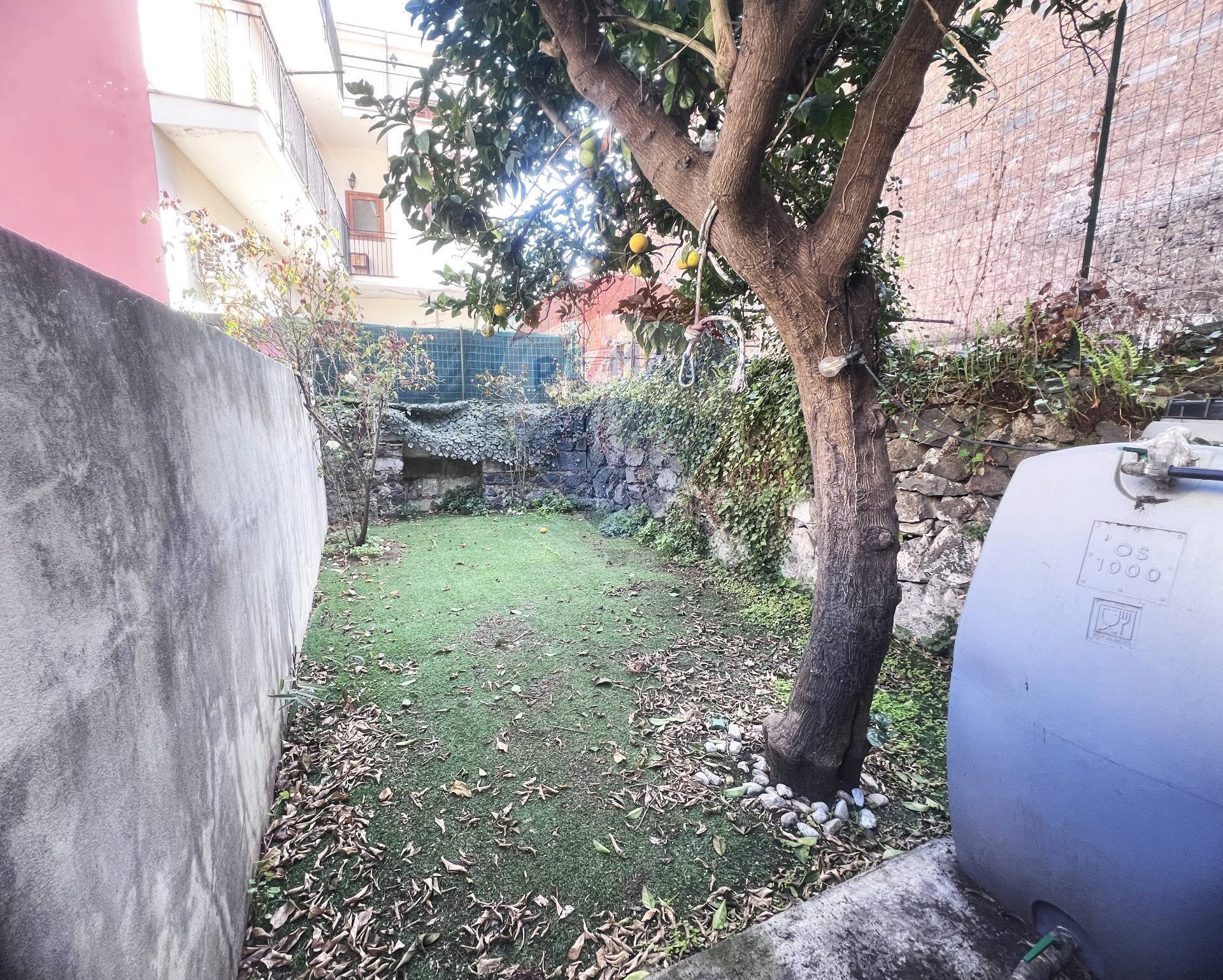 Giardino - Casa semi indipendente VIA ETNA
 
72, San Giovanni la Punta - foto 1