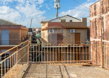 Balcone - Semi-detached house VIA ETNA
 
72, San Giovanni la Punta - photo 34