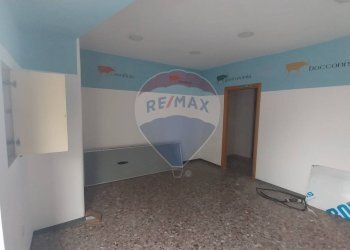 Stanza vuota - Commercial Premises Piazza Casalbore
 
33, Salerno - photo 1