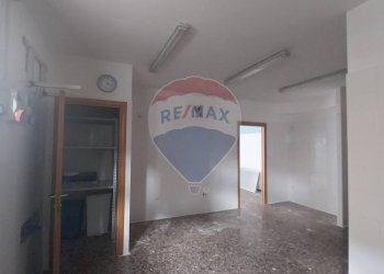 Stanza vuota - Commercial Premises Piazza Casalbore
 
33, Salerno - photo 5