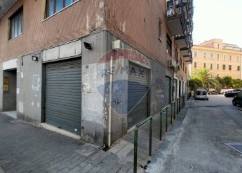 Edificio all\'aperto - Commercial Premises Piazza Casalbore
 
33, Salerno - photo 12