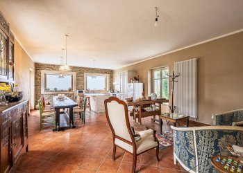 Foto 16 - Casa indipendente Strada Brosia
 
15, Castiglione Tinella - foto 16