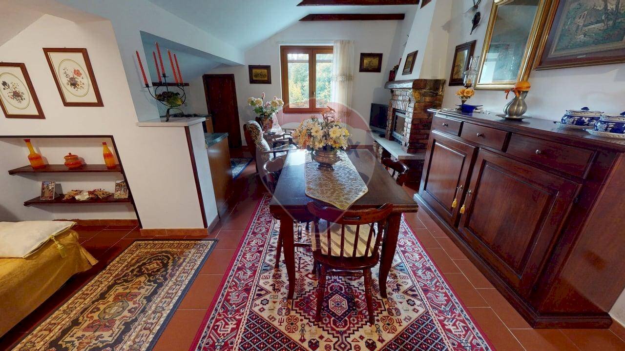 Sala da pranzo - Trilocale Stada provinciale della Gioia, Fabbrica Curone - foto 1