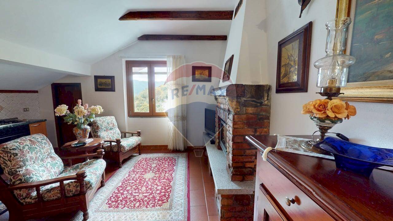 Soggiorno - Three-room apartment Stada provinciale della Gioia
s.n.c., Fabbrica Curone - photo 2