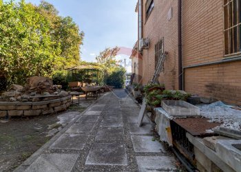 Edificio all\'aperto - Casa indipendente VIA ARTURO POMPEATI LUCHINI
 
2368, Fiumicino - foto 29