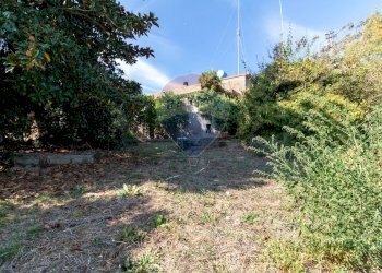 Giardino - Casa indipendente VIA ARTURO POMPEATI LUCHINI
 
2368, Fiumicino - foto 32